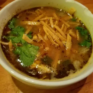 Sopa De Lima Con Pollo