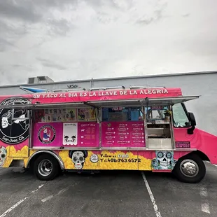a pink food truck
