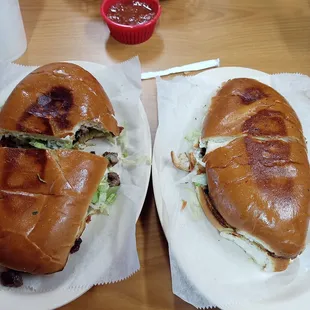 Carne asada tortas con lechuga, tomate, crema y aguacate. Carne asada torta with shredded lettuce, tomatoes sour cream and avocado slices.