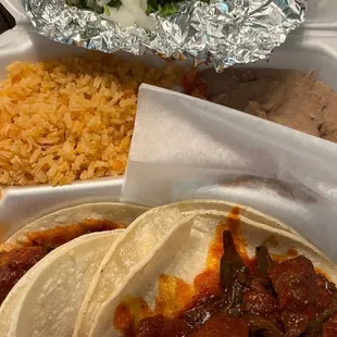 Guiso rojo taco plate