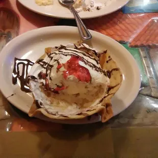 Delicious fried ice cream. Chewy outer layer was perfect!