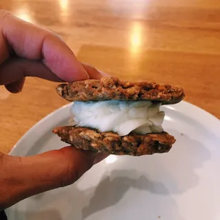 Coconut Oatmeal Yoyo Cookie