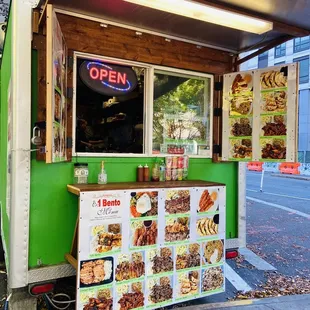 a green food truck