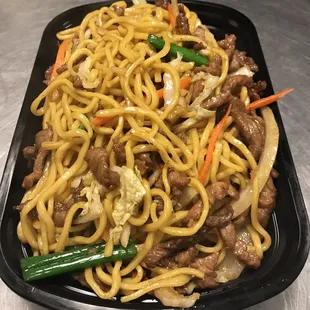 Beef lo mein