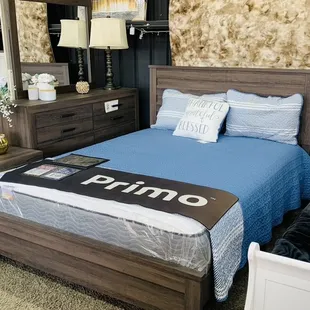 4PC Queen size bedroom set