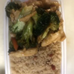 a meal of rice, broccoli, and chicken