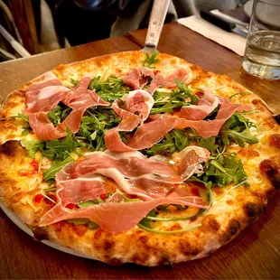 Prosciutto and arugula pizza (I think it is called the Daniel?) delicious
