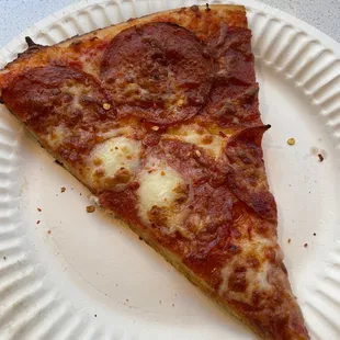 Pepperoni pizza slice