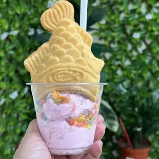 Taiyaki Nutella-filled Strawberry Ice Cream Cone Cup