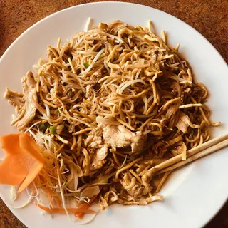 Half and Half Pad Thai Dinner