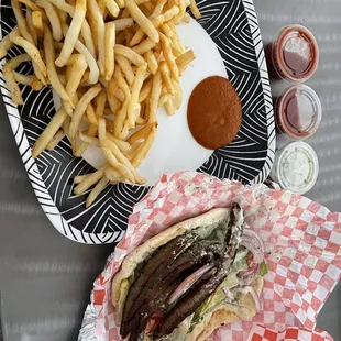 Nur  Market & Restaurant