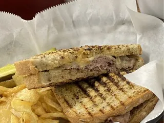 Habanos & The Wine Seller