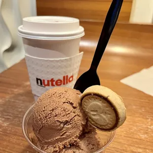 Nutella gelato with biscuit