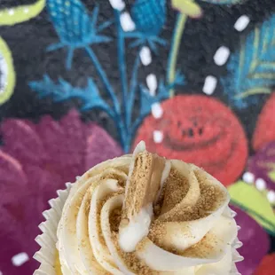 Key lime pie cupcake