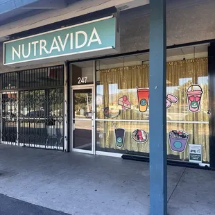 Exterior of Nutrivida store front
