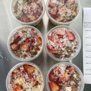 Pina Colada Bowl x6, half with chocolate chip "pr-oatmeal"(protein oatmeal) added in and half normal.