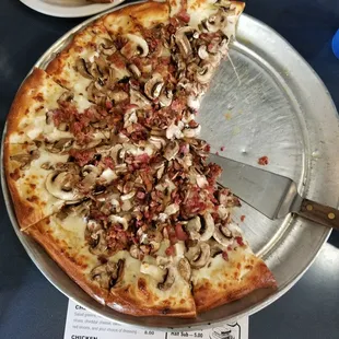 The Mt. Hood, chicken bacon and mushrooms with garlic white sauce.