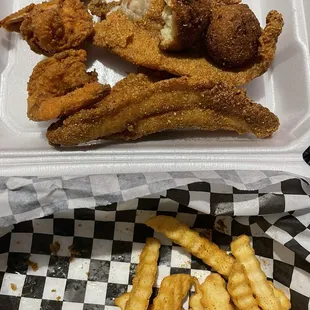 chicken, bbq chicken, fried chicken, bbq wings, fried chicken wings, chicken wings, chicken wings and fried chicken, food, poultry