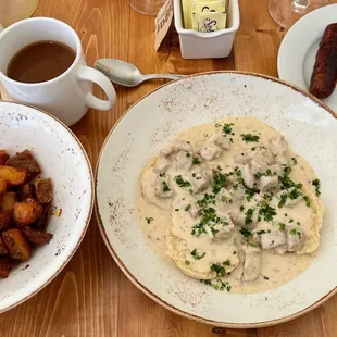 Biscuits-n-Gravy, Roasted Potatoes, Linked Sausage