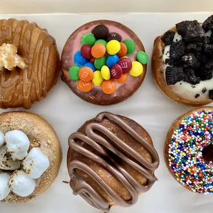 6 baked mini donuts-caramel, m&amp;m, Oreo, s'more, Nutella and sprinkles