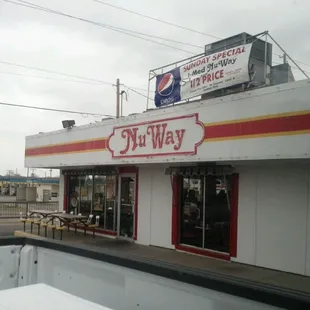 the outside of the restaurant