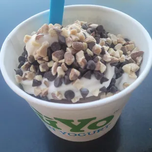 Peanut butter, vanilla, chocolate, and cinnamon with chocolate chips and crushed almonds