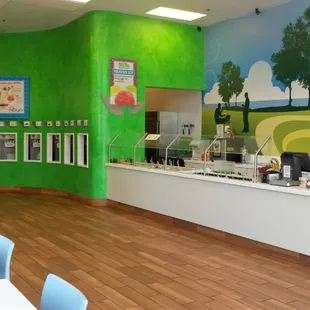 NuYo Frozen Yogurt lobby