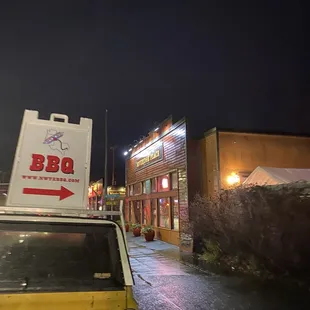 Friday night Beer + BBQ pickup and delivery @ The Beveridge Place Pub