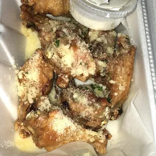 Garlic Parmesan wings ( no flavor ) looks good but lacks the desired taste!