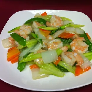 [ Shrimp with Asparagus ] Jumbo shrimp ,snow peas,carrot ,napa and asparagus in white sauce.