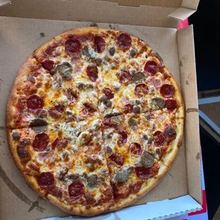 16&quot; Meat Lovers pizza