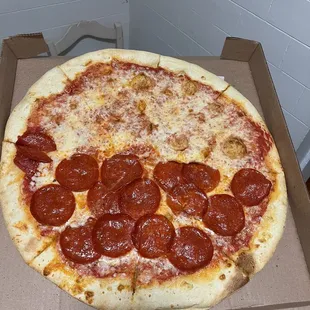 Half cheese half pepperoni pizza