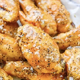 food, chicken wings and fried chicken