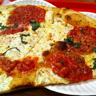 2 slices of the white basil. Excellent use of 10 bucks.