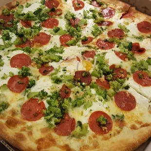 White pizza with pepperoni, garlic, and broccoli (3.75 stars)