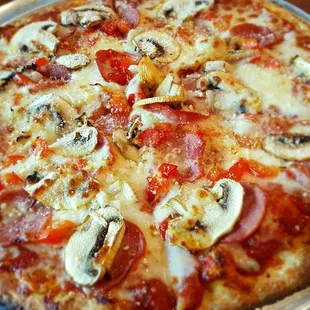 Omg God look at how perfect this pizza looks!