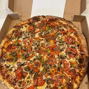 Large Queens deluxe pie
