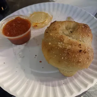 Garlic knot and sauce