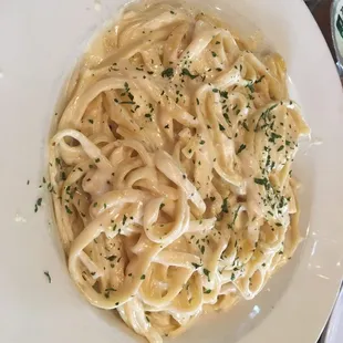 Chicken fettuccini Alfredo (very little chicken)