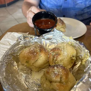 Garlic knots
