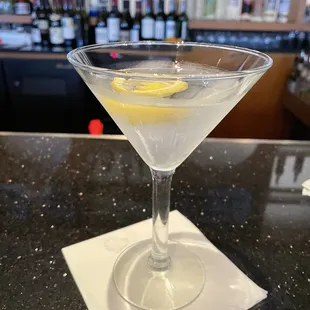 martini with a lemon slice in it