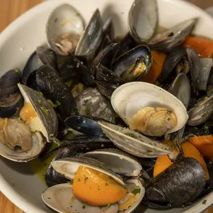 a bowl of clams