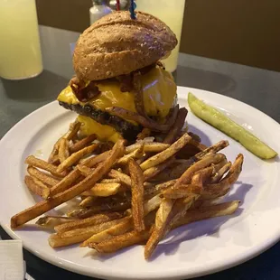 Eggnormous Burger