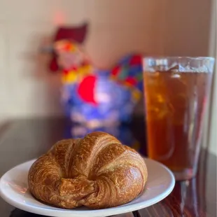 Butter croissant and iced tea