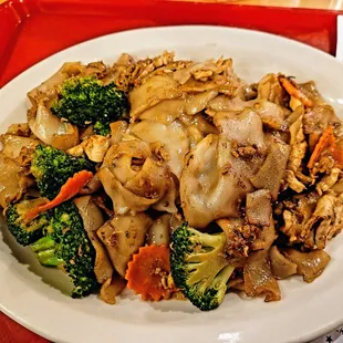 Phad See Ew w/ Chicken