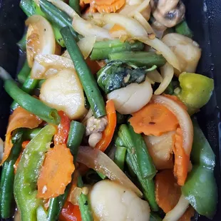 Phad Kaprow with scallops