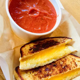 Kid's Grilled cheese and tomato soup
