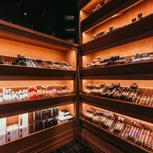 Walk-in humidor