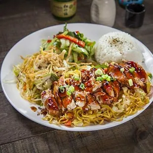 [Yakisoba w/Teriyaki Chicken Deluxe] Chicken yakisoba serve w/ two gourmet salad