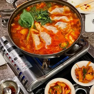 Kimchi Mangoo Jeongol